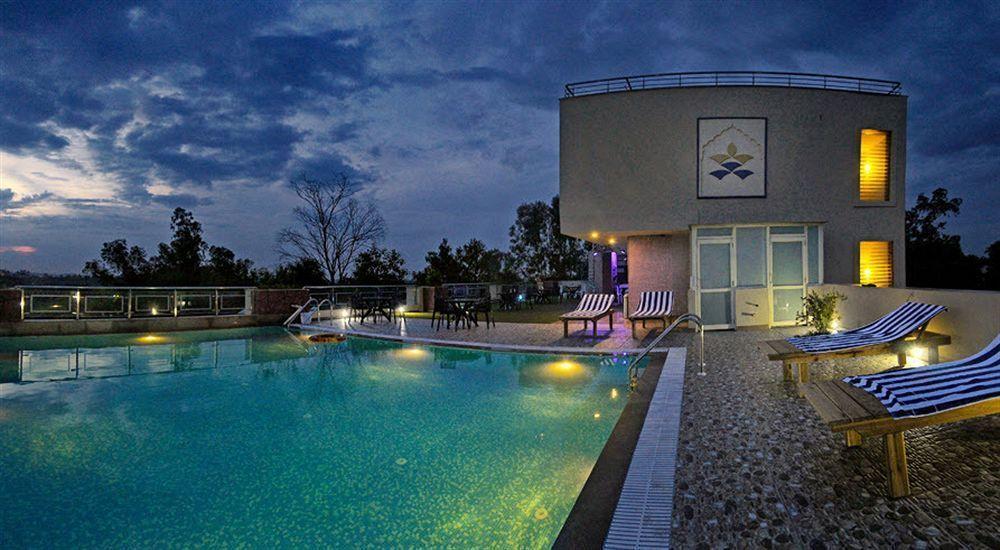 Hotel Atulyaa Taj Агра Экстерьер фото