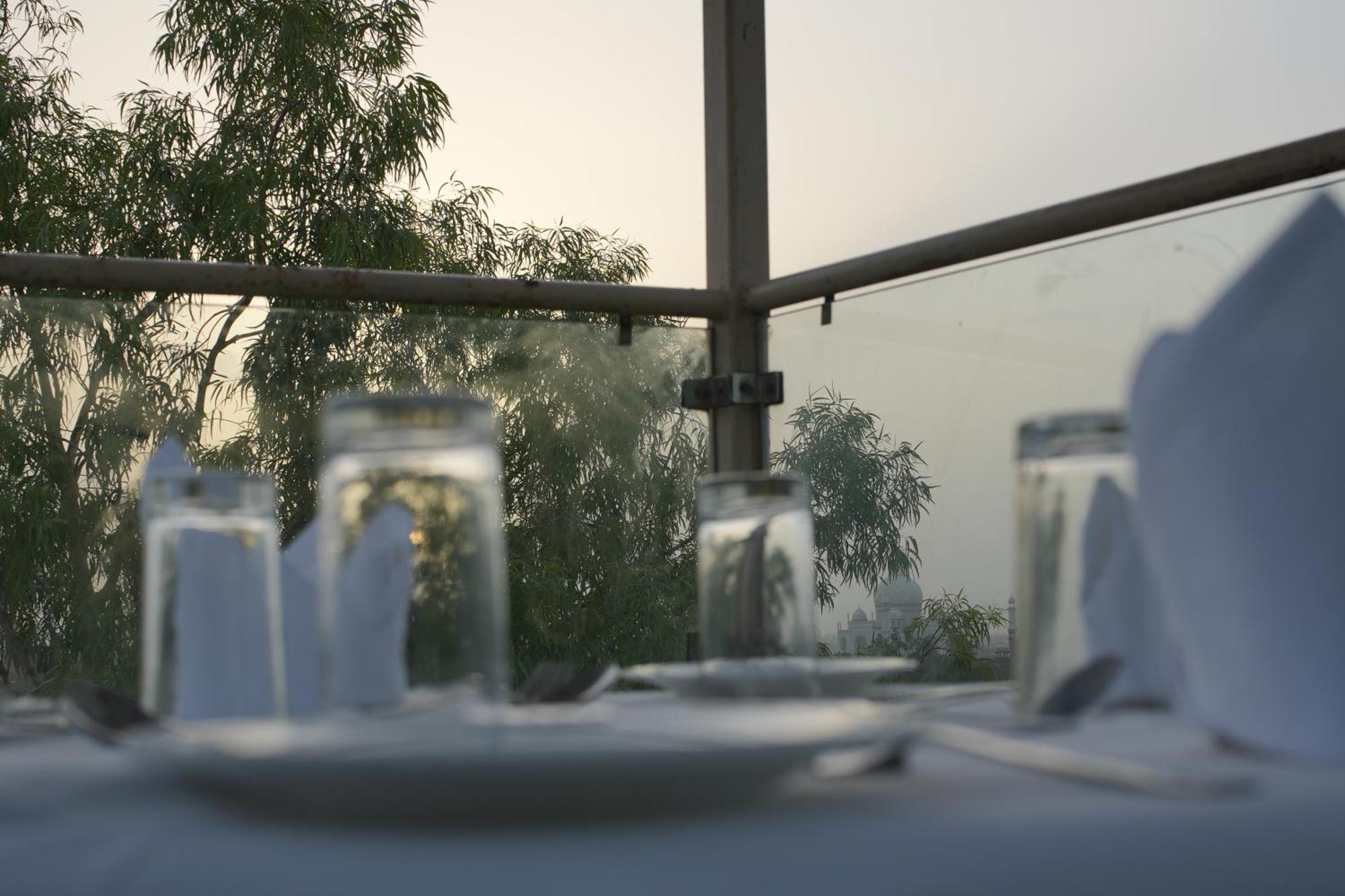 Hotel Atulyaa Taj Агра Экстерьер фото