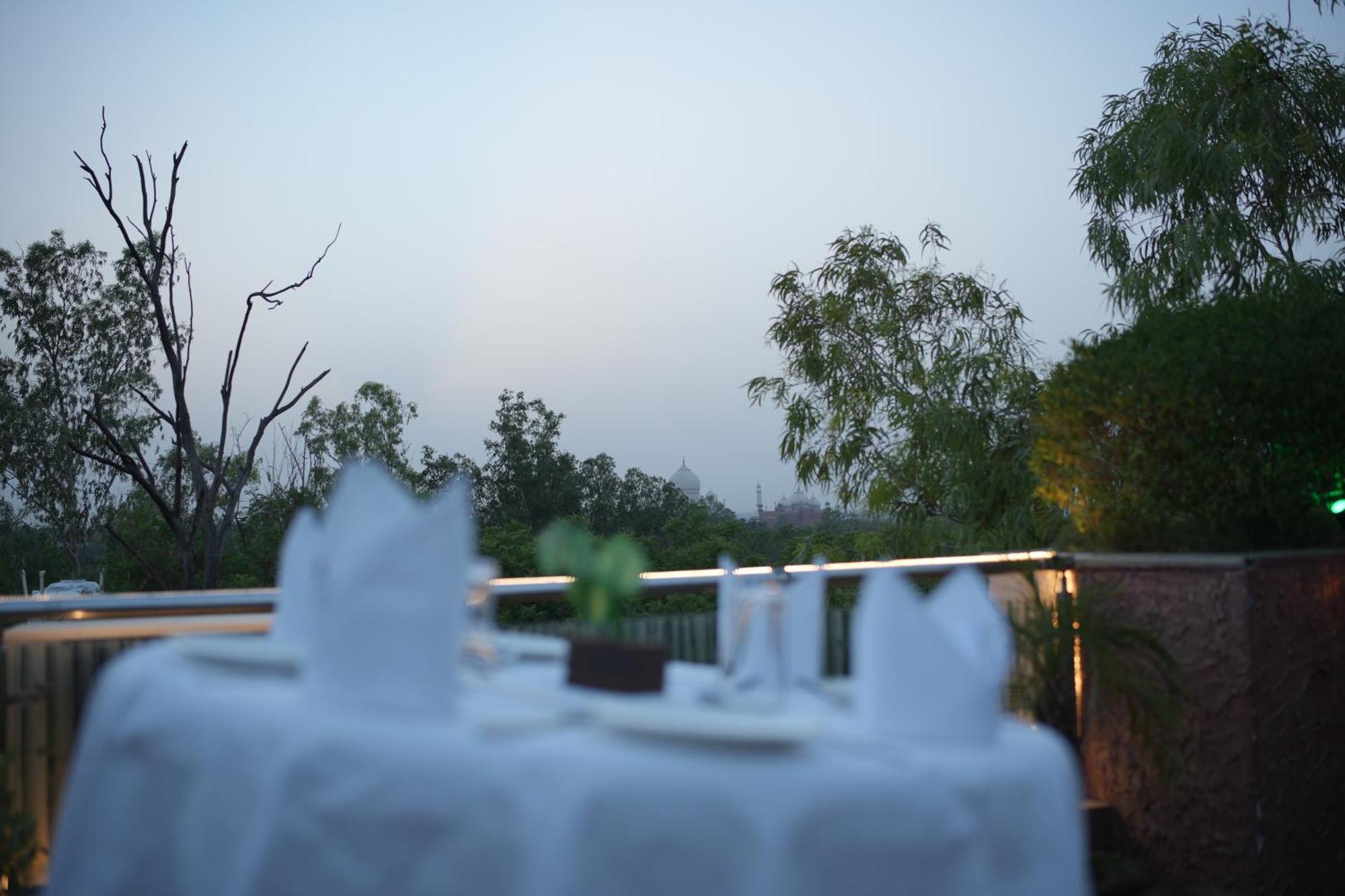 Hotel Atulyaa Taj Агра Экстерьер фото